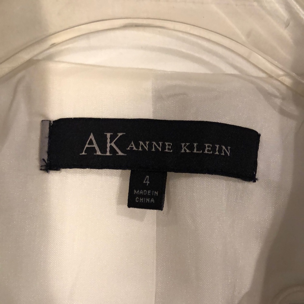 Beautiful White Two Buttoned Blazer - image 2